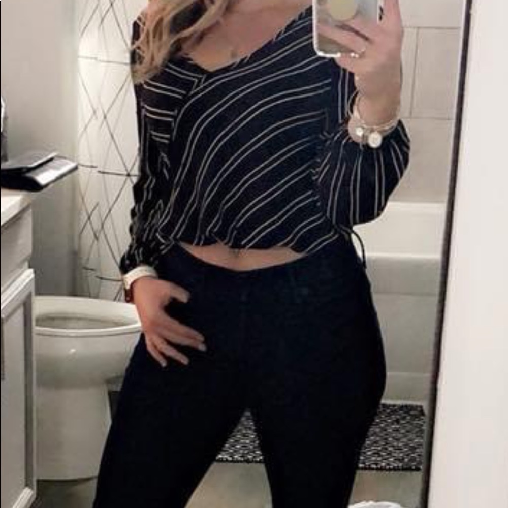 Small black&white long sleeve crop top